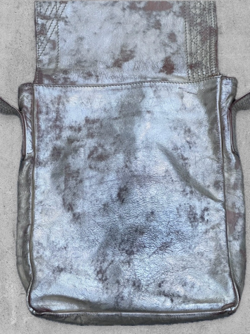 Dries Van Noten Metallic Gold Leather Crossbody Bag - Picture 3 of 9